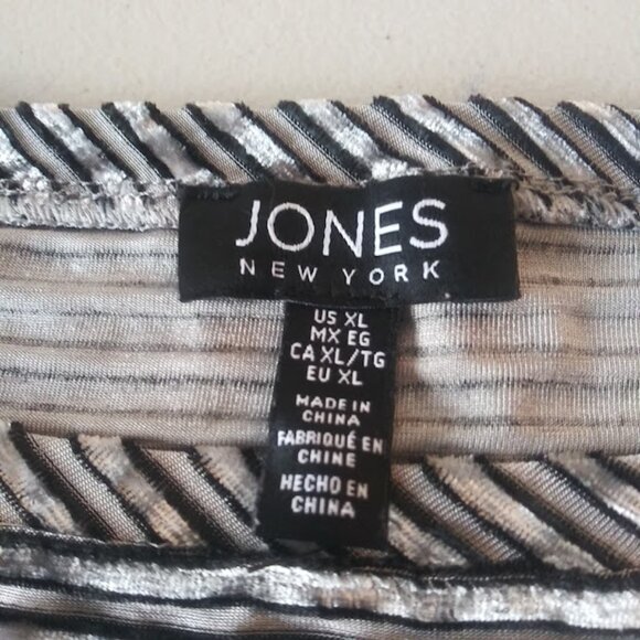 Jones New York women's size XL black and gray striped blouse - Picture 13 of 15
